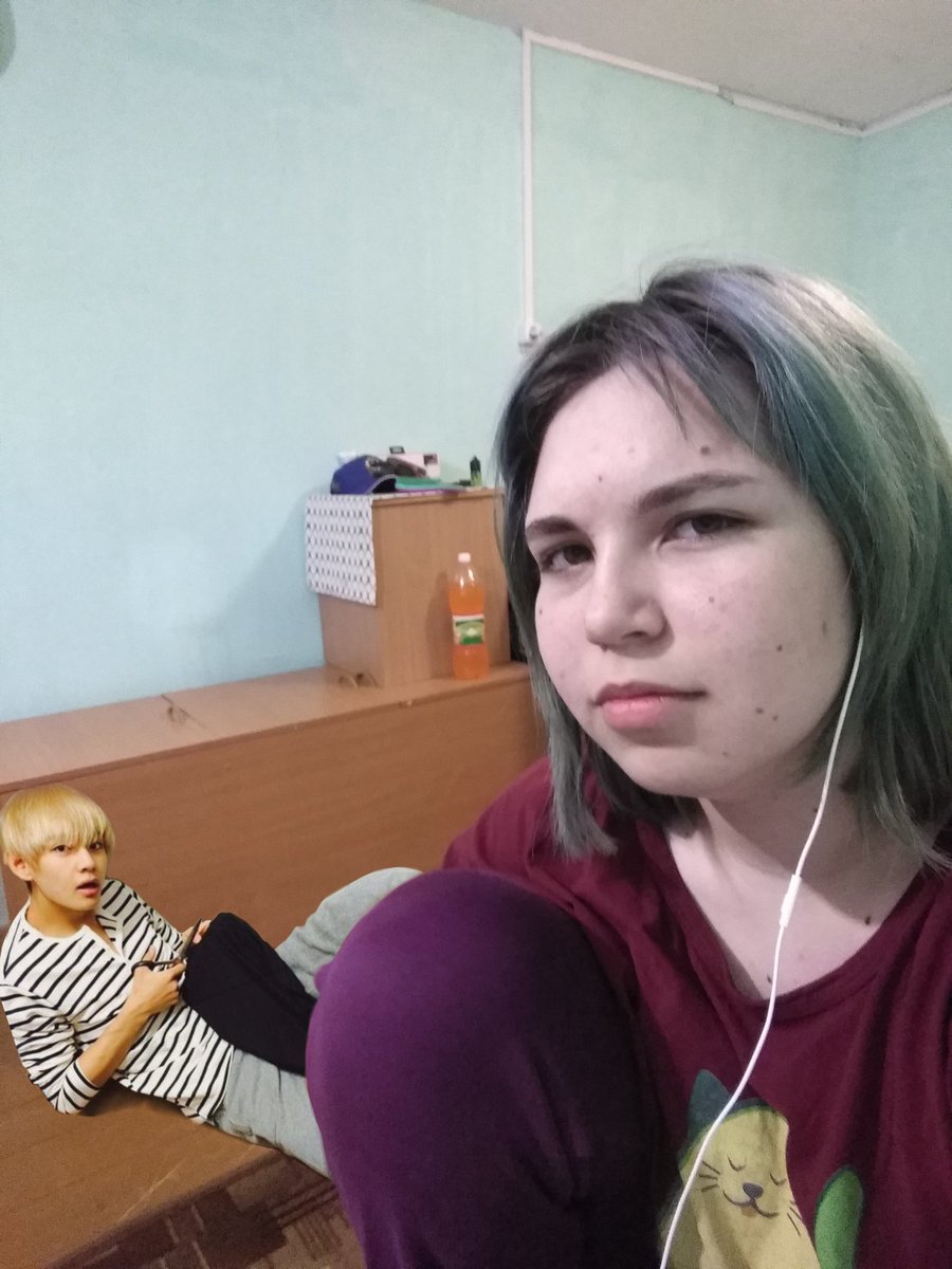 MysteriousTroon's tweet photo. @JK_but_not_your Вы чего мы с Тэхеном сидим у меня за жизнь рассуждаем https://t.co/zJpr1xzZOh