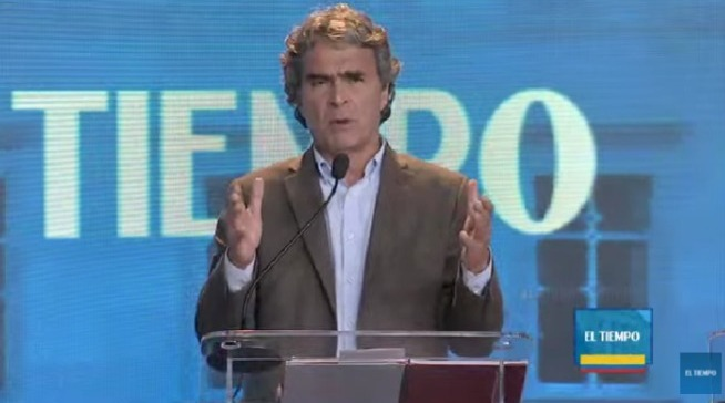 LuisGMurillo's tweet photo. Si gana la izquierda o la derecha, será un polvorín q en cualquier momento la contraparte hará q estalle. Por eso, hemos venido mostrando a l@s colombian@s una propuesta alternativa real y rigurosa para el desarrollo de 🇨🇴.

@sergio_fajardo 
#ElDebateDefinitivo 
#YoVotoPorFajardo https://t.co/q3GkRRfUAP