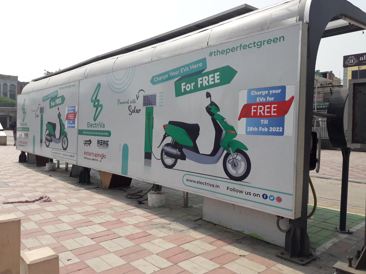 MThirukode's tweet photo. It's all blue and #electricvehicles, #evcharging points everywhere I turn in #Delhi. Cabs, autos (tuk tuks), sidewalks &amp; markets. Truly, it feels #electric all of a sudden! https://t.co/UcUyHI4MGK