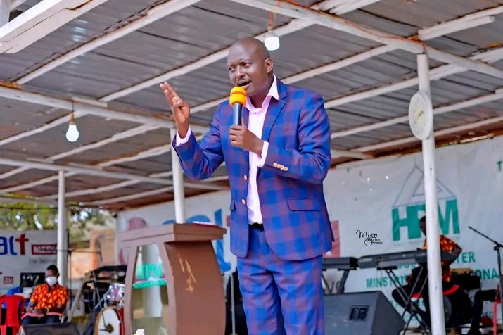 RODMEDIAUGANDA's tweet photo. To be beautiful means to be yourself. You  don't need to be accepted by others. You need to accept yourself ~ Pastor Bujjingo 
#HPMI
#RODUpdates https://t.co/NOX9aZTSFg