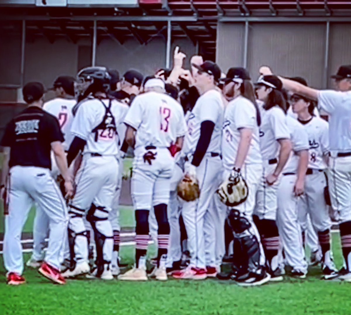 Raiders WIN! Dillon Hinojosa (3-4, 2 RBI) and Marco Nasca (2-3, 2 RBI) lead the offense. Jonny Carrera picked up the W on the bump! We move on to play Yorkville in the Regional Semifinal on Wednesday at 4:30! #BrookBoys #LETSGO