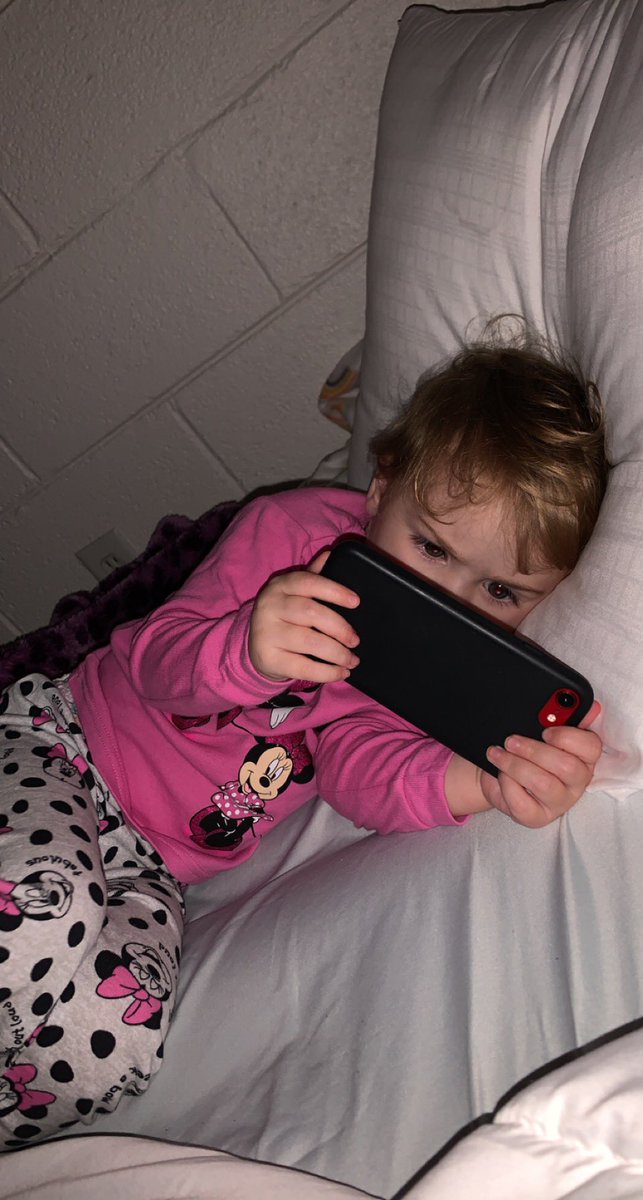 We’ve been in CO since 4/29. Moved into our house on 5/19. And today we FINALLY got a delivery date from our movers🙌🏻 Almost done with our air mattress sleeping days, and my sore pregnant body can’t wait!🤣