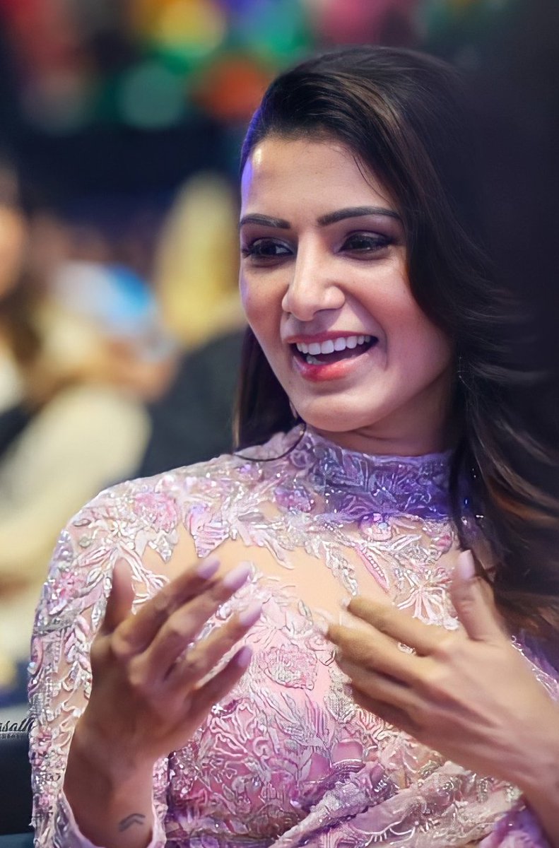 vignesh_twitz_'s tweet photo. Morning guys ❤️😊
Princess 👑 @Samanthaprabhu2 😘😘😘😘
#Samlove ❤️😍 https://t.co/bKm9jXfQLG