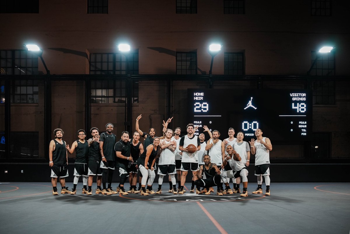 Heir_Company's tweet photo. Bright lights for HEIR’s first IRL event
#6RINGSBullish #JUMPMANLA https://t.co/0hKtJICHxK