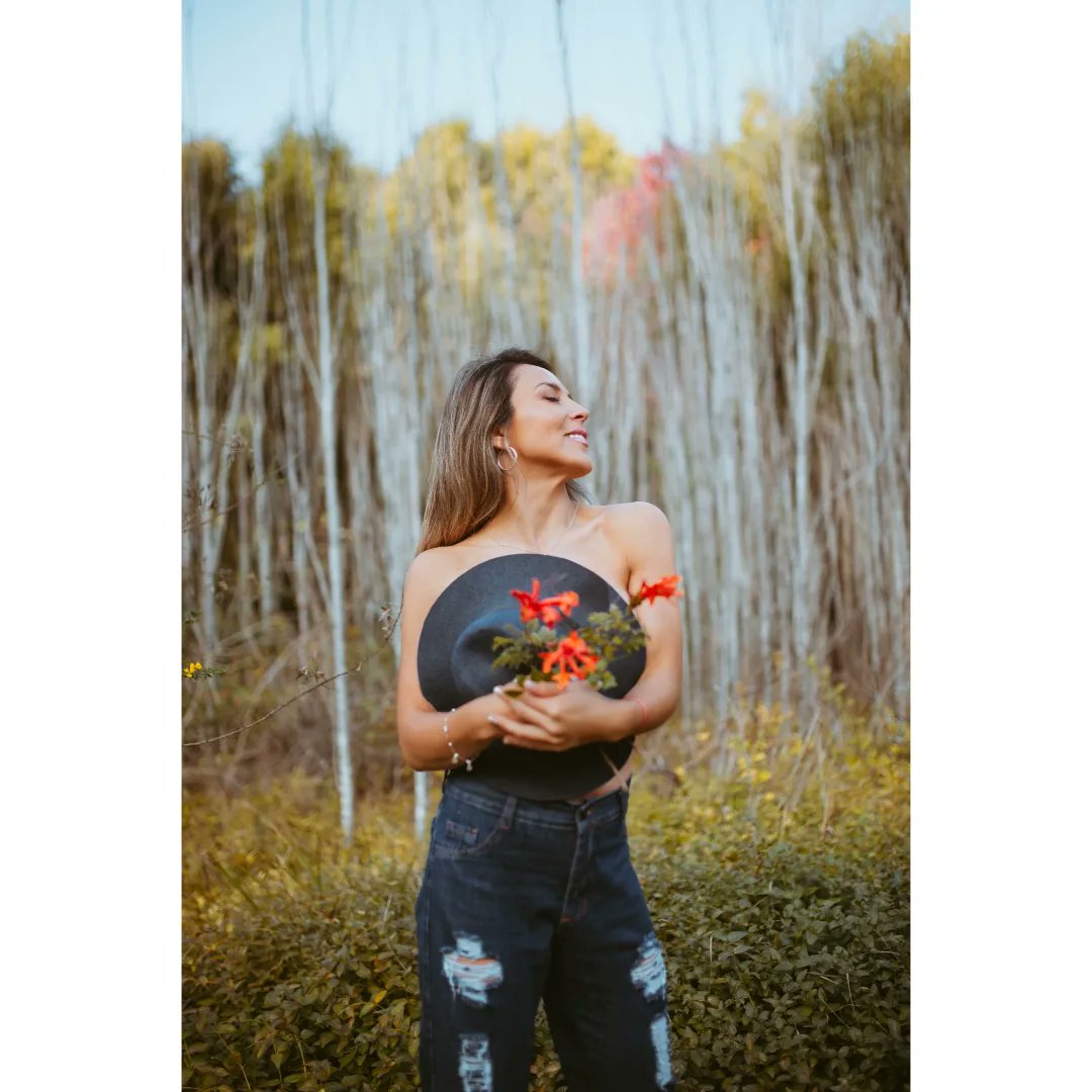 zeropooker's tweet photo. "A life is a dream
One way directional
It starts with a cell, to something magical
You've been handed the world
A new Identity" 🎵 #playamaule #portraitphotography #sigma35mmart #nikond610 #chile🇨🇱 #liberty #woman #power #colorful #beauty https://t.co/jJ8hJIAlsd
