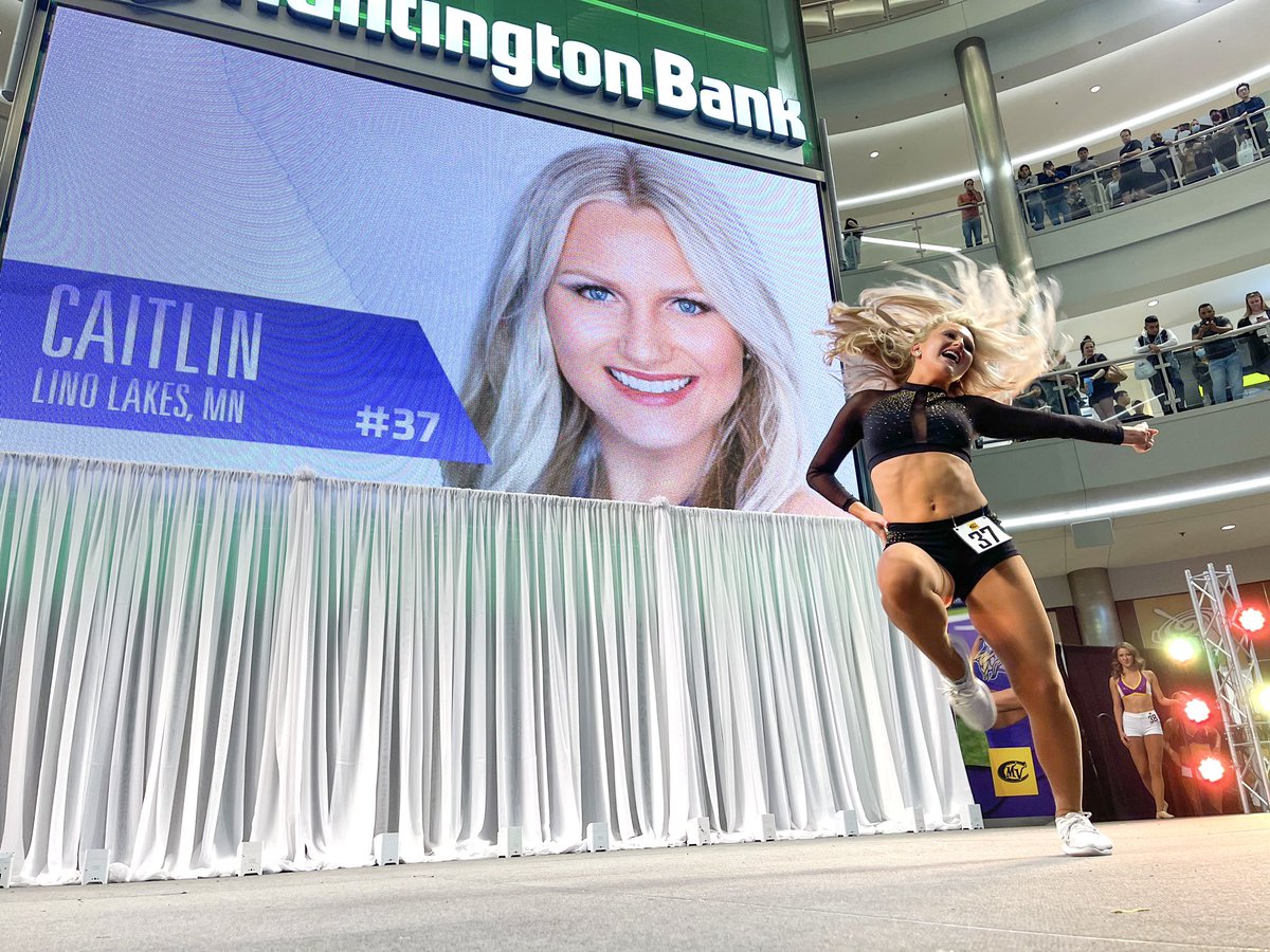mallofamerica's tweet image. Now it’s time to meet some of the hopefuls auditioning for the 2022 @Vikings Cheerleading squad… 🙌 #MVCAuditions #MVC2022