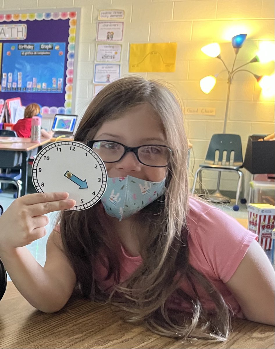 CPESGrade1's tweet photo. Learning to tell time to the hour! #cpesbelieves https://t.co/scy4AN5LjK