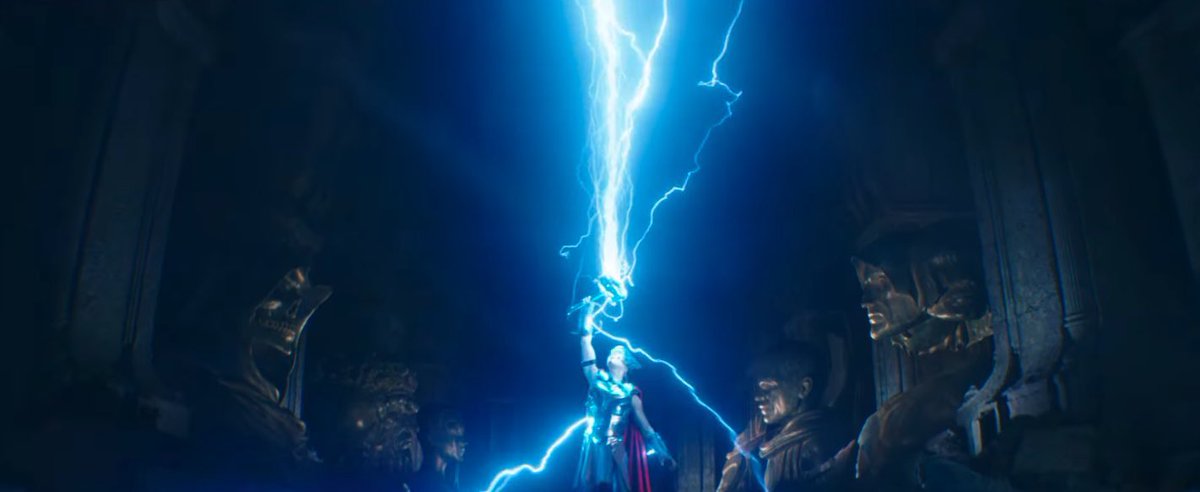 mxhsink's tweet photo. *NEW FOOTAGE*: #NataliePortman looks amazing as The Mighty Thor. https://t.co/7ok8ROyjup