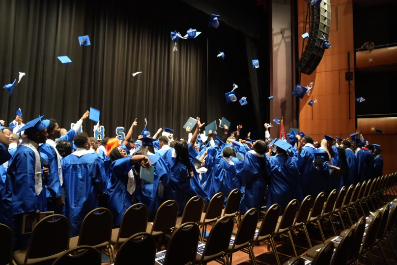 MSCSK12's tweet photo. Here are highlights from today’s graduation ceremonies! Congratulations #MSCSFirstCla22!
🔹 @lovehamilton14 https://t.co/c9oXdyLjKx