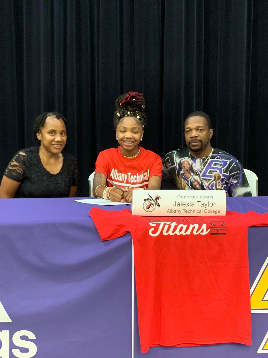 JalexiaTaylor's tweet photo. So OFFICIAL ❤️..So COMMITTED 🤍
@AlbanyTechWBB @LdyRoyalsBball @CoachJuke @bosticnextlevel https://t.co/D1su1jIMtp