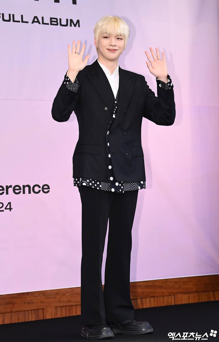 ourdaniel_com's tweet photo. 220524 #TheStory Press Con
HD photos

https://t.co/fZa9MiYznu 
https://t.co/oLUQAKH23X 
https://t.co/sYvtpmIKbU 
https://t.co/PO4FeseWuX 

#강다니엘 #KANGDANIEL
@konnect_danielk https://t.co/MAx9dzhsgF