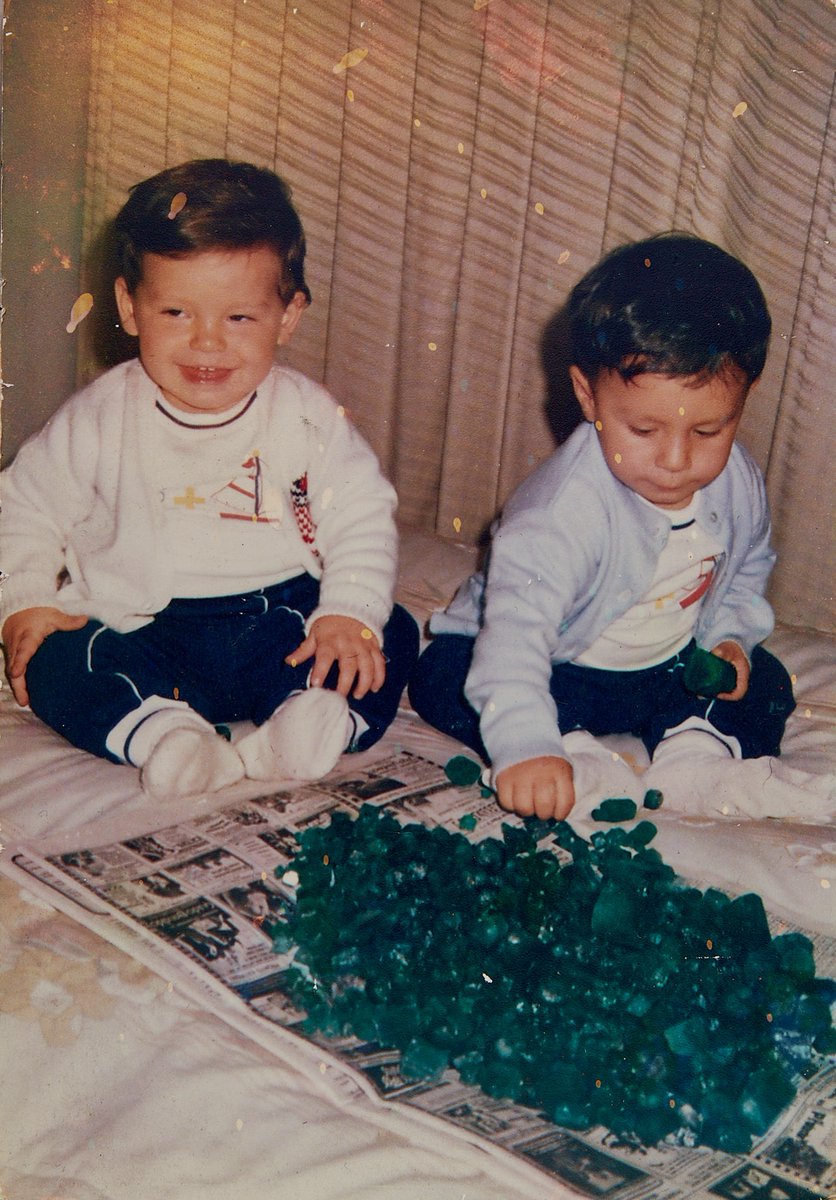 We count on the legacy of three generations in the traditional high-end industry with extensive experience in the sustainable sourcing of precious minerals.

Excellence is not a choice, it's a must.

Ismael, one of our founders was born among emeralds💎👇

#JoinTheSingularity