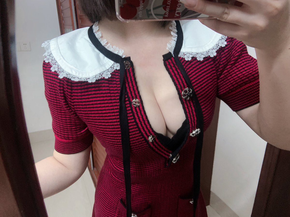 enddd77722's tweet photo. 一个巨乳小姐姐的自拍，准备安排上炮架验货，挺骚的妹子，语音聊天聊着聊着自慰起来了，果然胸大的都淫荡 https://t.co/40t2mNjDh5