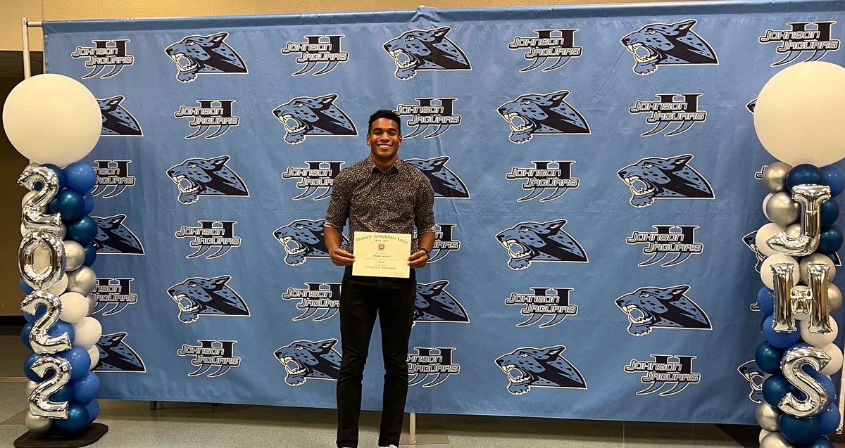 CTJohnsonTandF's tweet photo. Congratulations to Kamryn Simpson &amp; Canaan Fairley on receiving Outstanding Track Athletes of the Year! https://t.co/CG0AvUbuSO