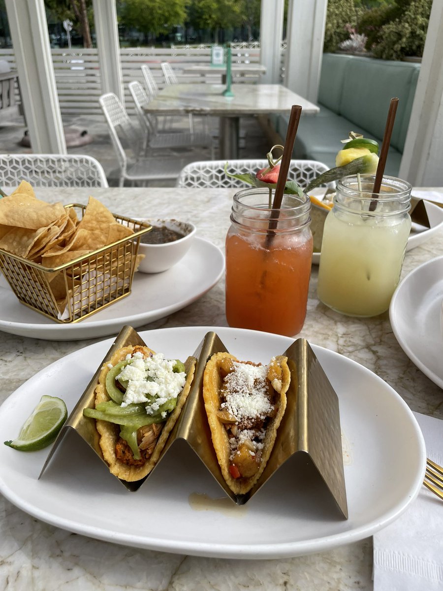 itsnikkib's tweet photo. tacos make me happy ☺️🌮✨ https://t.co/3brjSITR6R