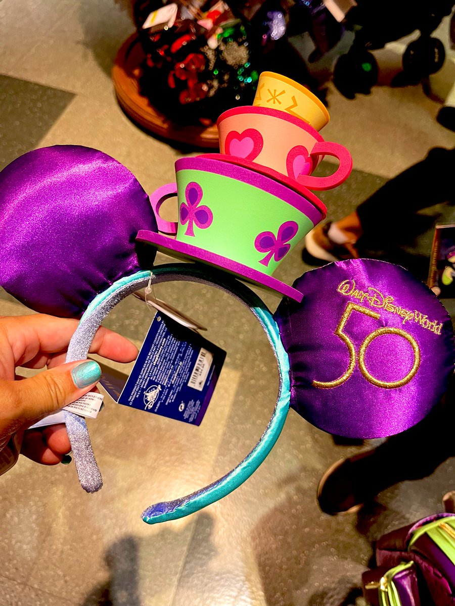 hellofunko's tweet photo. Ugh @loungefly and @Disneyland why do you do this to me! Oh well, last hurrah before blackout summer 🎉 #letsgomad
#alice #wonderland #madhatter #teaparty https://t.co/ncfNSHZVWO