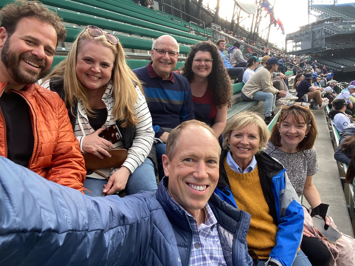 SarahCrass's tweet photo. Let’s go @Mariners - #SeaUsRise - #workinghardhardlyworking https://t.co/UKh5xJoLCR