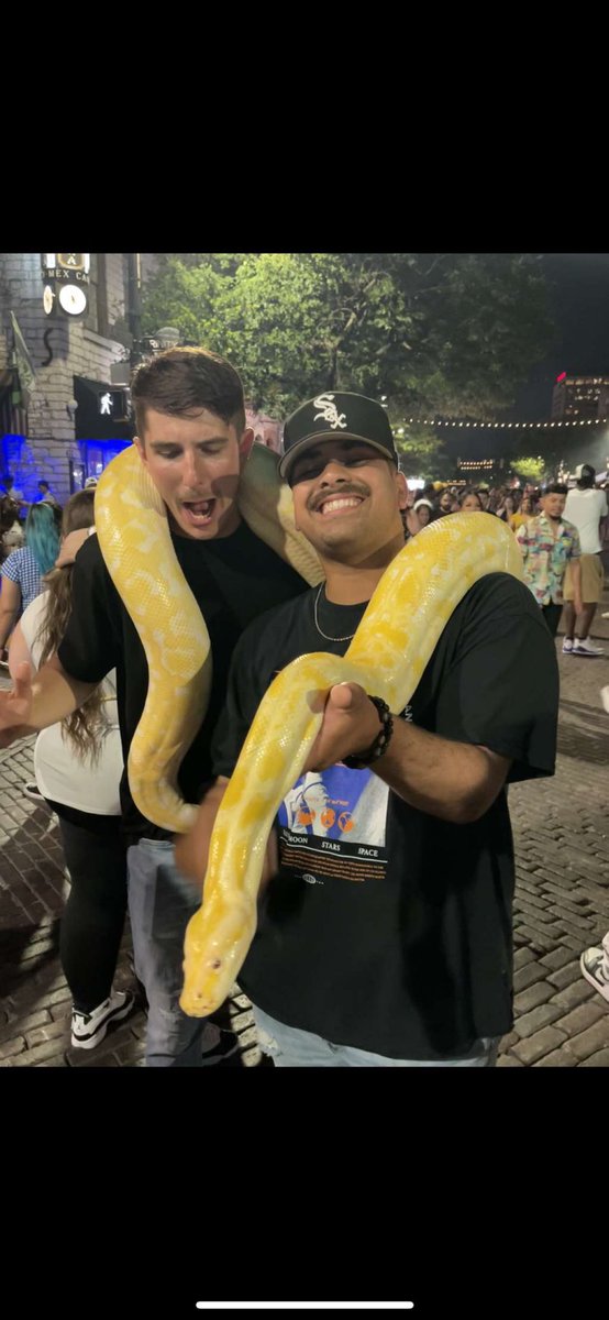 JakeTheSnake668's tweet photo. 6th street shenanigans 😂 #AustinTx https://t.co/KLQI55M2M8
