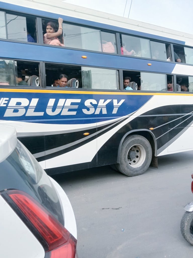 JitendraBhadur7's tweet photo. @@UPGovt @UPSRTC_HARDOI @myogioffice सर कब होगा हरदोई जनपद में आप के आदेशों का पालन उपसंभागीय परिवहन अधिकारी श्री दया शंकर जी के द्वारा कब बंद होगा अबैध डग्गामार डबल डेकर बसों का संचालन हरदोई जनपद के विभिन्न कस्बों से संचालित है अबैध बसें https://t.co/eQj9JFO73B
