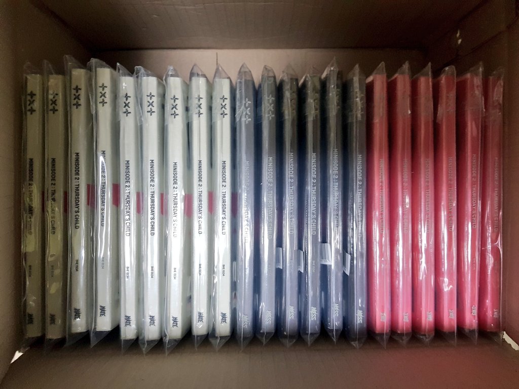 Aleumdaun_KSPH's tweet photo. #AKSPH_GIVEAWAY 

COLLAB ALBUM GIVEAWAY 

- follow us + @jiamerch_ph 🔔
- retweet &amp; like
- drop your desired album
- tag or mention 3 moots

ENDS IN 7 DAYS https://t.co/0AA6GDoqd4