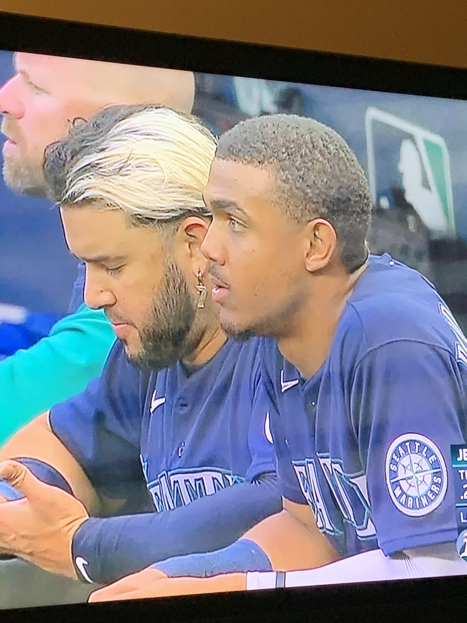 Mariner Muse on X: Can't get over the fact that Eugenio Suarez has a #7  earring  / X