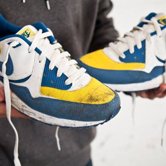 bespokesneakers's tweet photo. Taking your shoes from dirty and depressing to clean and inspiring!😁

From only R95 plus free pick up and delivery! Get your kicks cleaned today! #sneakers #bespokegear # https://t.co/b00fprdsFG