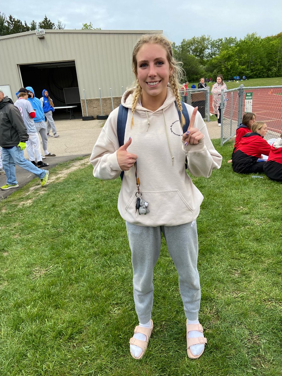 🚨 SCHOOL RECORD ALERT 🚨 ⁦<a href="/gracepasdera/">grace pasdera</a>⁩ SMASHES the 200m school record, Regional champ!!!!