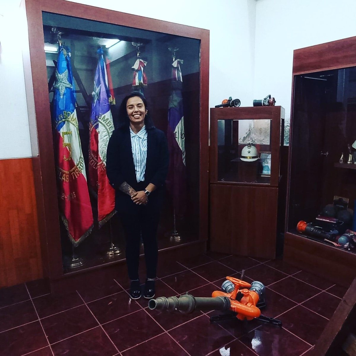 Hoy con aprobación del Directorio General del Cuerpo de Bomberos de Antofagasta se incorpora como Bombera a las filas de Quinta Compañía "Bomba Nicolas A. Tirado", la señorita Karina Orellana Rojas.
Bienvenida y lista a servir con Abnegación y Disciplina.
#ElOrgulloDeSerQuintino
