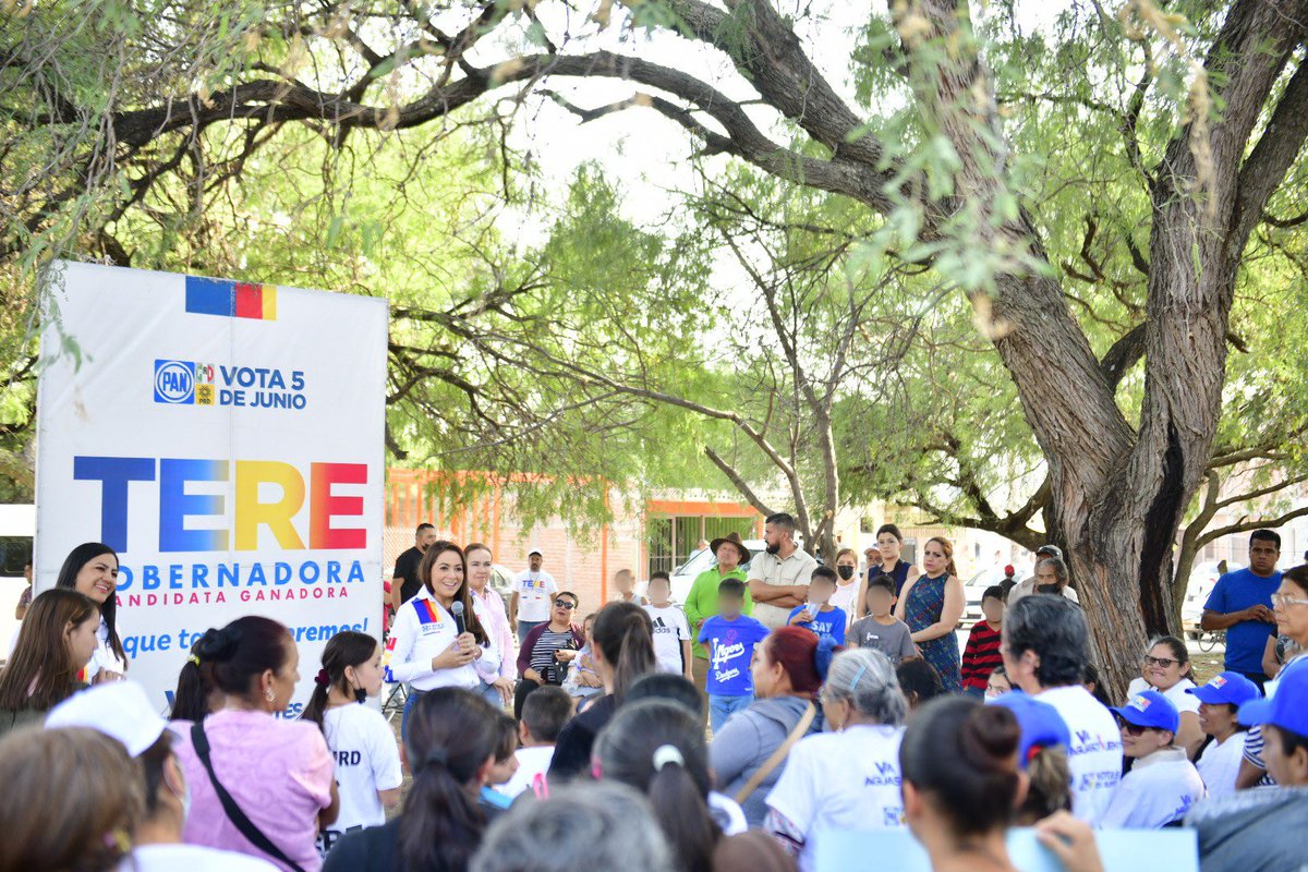 TereJimenezE's tweet photo. Agradezco a mis amigas y amigos de la comunidad La Florida por acompañarme esta tarde, pasamos una agradable tarde y les comenté las propuestas que tenemos para fortalecer e impulsar el desarrollo de Jesús María. 

#TereJiménez
#TereGobernadora 
#LoQueTantoQueremos https://t.co/efAH52dB2F