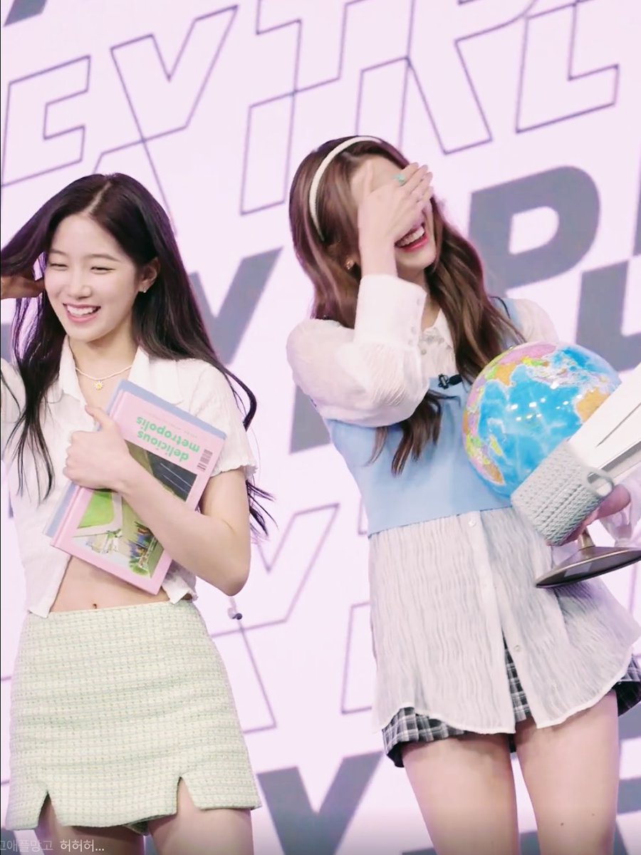 thinkinabthyj's tweet photo. giggling shinez straight out of a high-teen series https://t.co/83SCo1sBZC