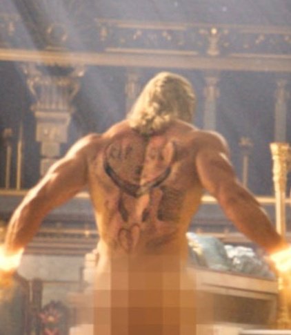 Geeks01's tweet photo. ¿Ustedes están llorando? Nosotros sí.

THOR TIENE TATUADO EL CASCO DE LOKI EN LA ESPALDA #ThorLoveAndThunder #Thor #Loki https://t.co/ilSlUTIV6P
