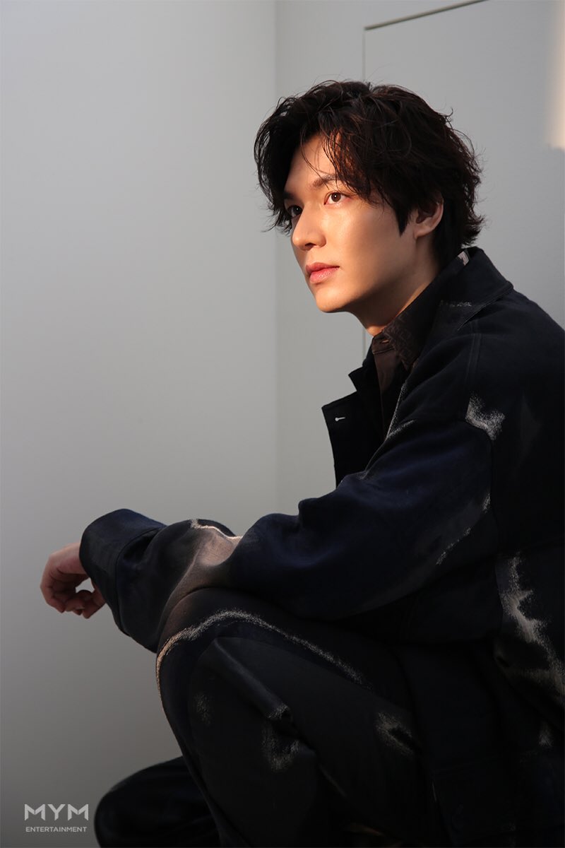 MYM Naver Post 💕
DAZED &amp; CONFUSED (2022 Special Edition)

The title of the work is "The Flower of Love!" -- Lee Minho 

🔗 m.post.naver.com/viewer/postVie…
#leeminho #이민호 #李敏镐 #イミンホ #minoz