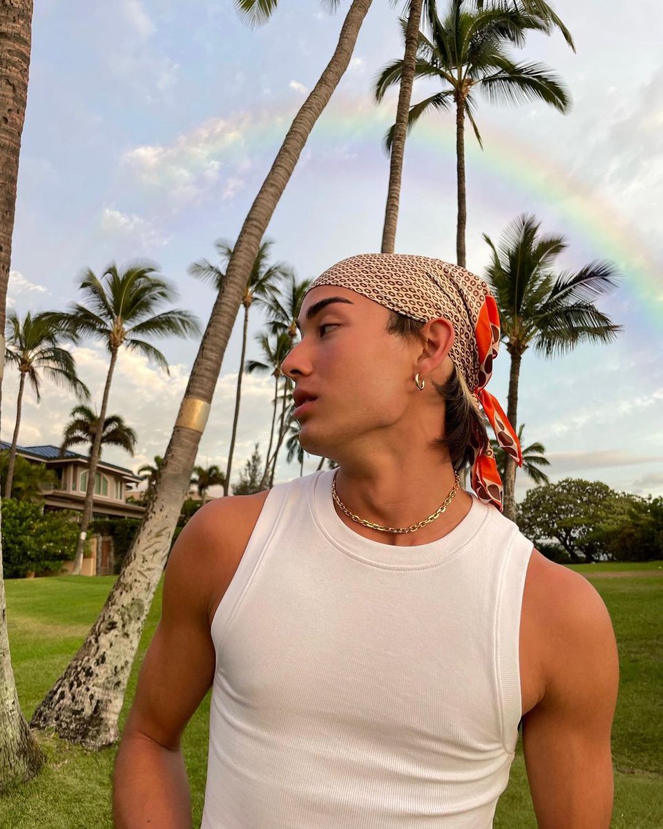 hrdkelzin's tweet photo. KELVINSTAGRAM — ☀️

Somewhere under the rainbow. 🌈

📸 @alexhwngs 🧡 https://t.co/CX53GEYPMt