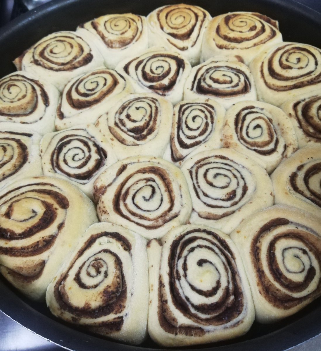 MissSumaiya's tweet photo. Baked Like Roses 😋🌹 https://t.co/B6PNRiNp35