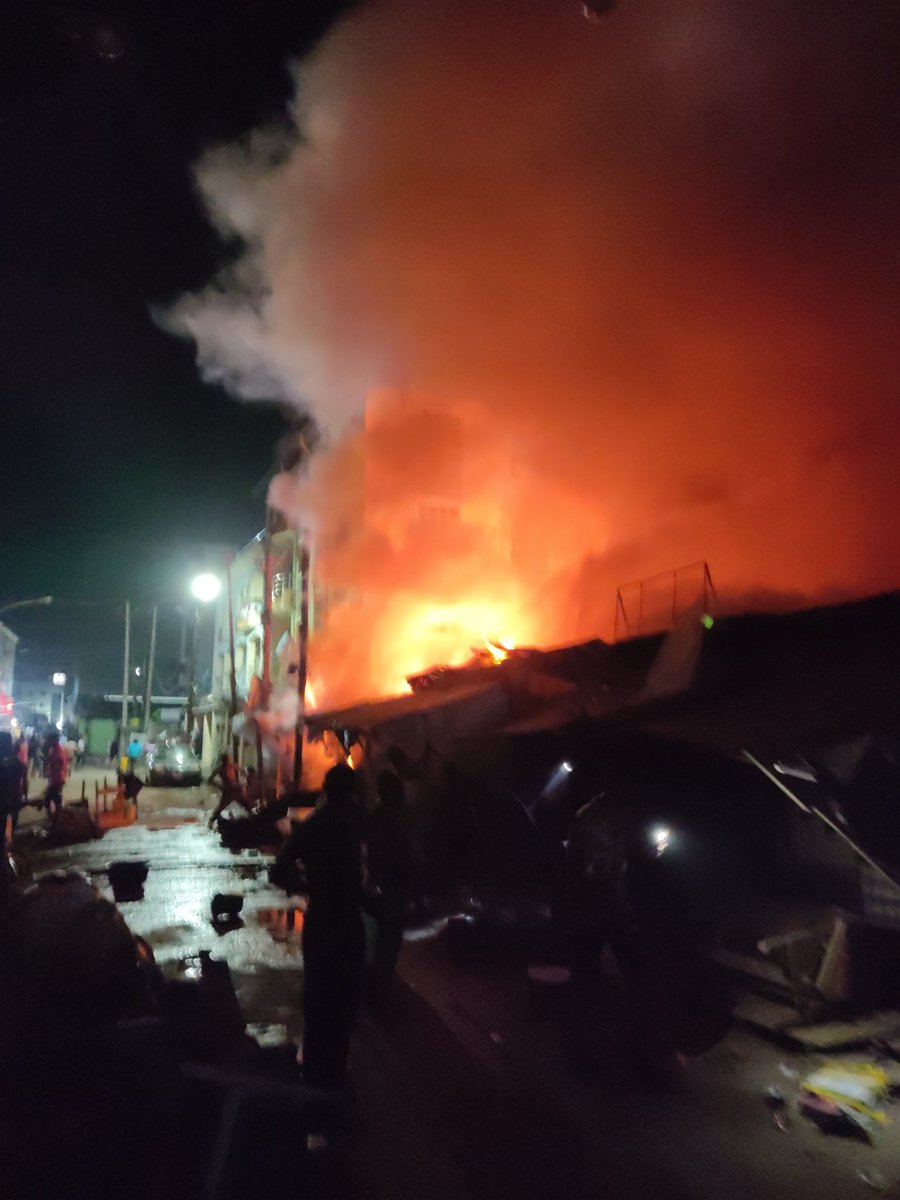 Jesul0ba's tweet photo. @LAG_FireService  Here's a picture of the fire please send heLP URGENTLY!!!!! WE'RE NOW HEARING EXPLOSIONS!!!! https://t.co/imJsG1HCnN