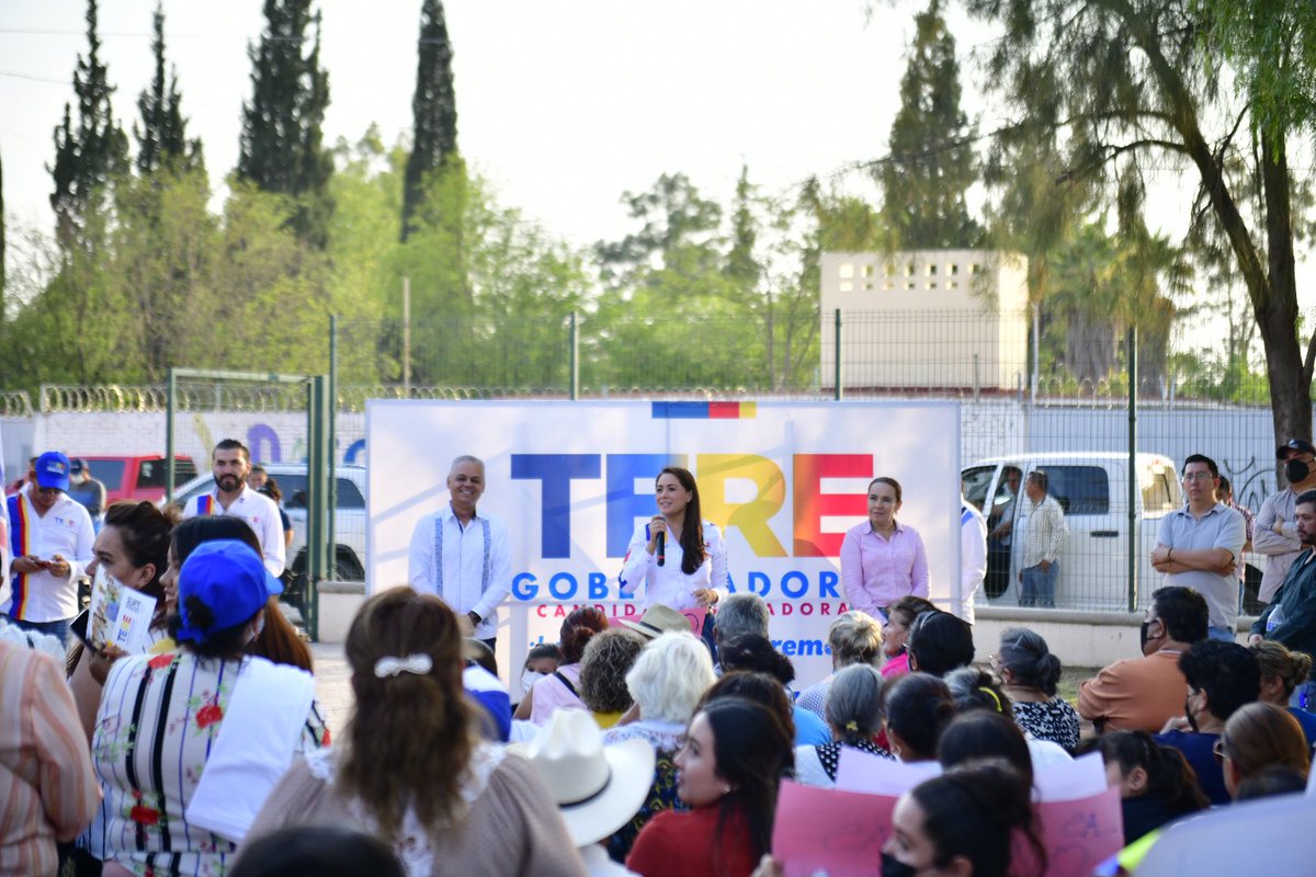 TereJimenezE's tweet photo. Terminamos el día visitando a nuestros amigos y amigas de Margaritas, me dio gusto saludarlos y poder platicar de primera mano sobre nuestras propuestas y el plan de gobierno que tenemos para que a Aguascalientes le vaya mejor. 

#TereJiménez
#TereGobernadora 
#LoQueTantoQueremos https://t.co/7hSOQXxEU1