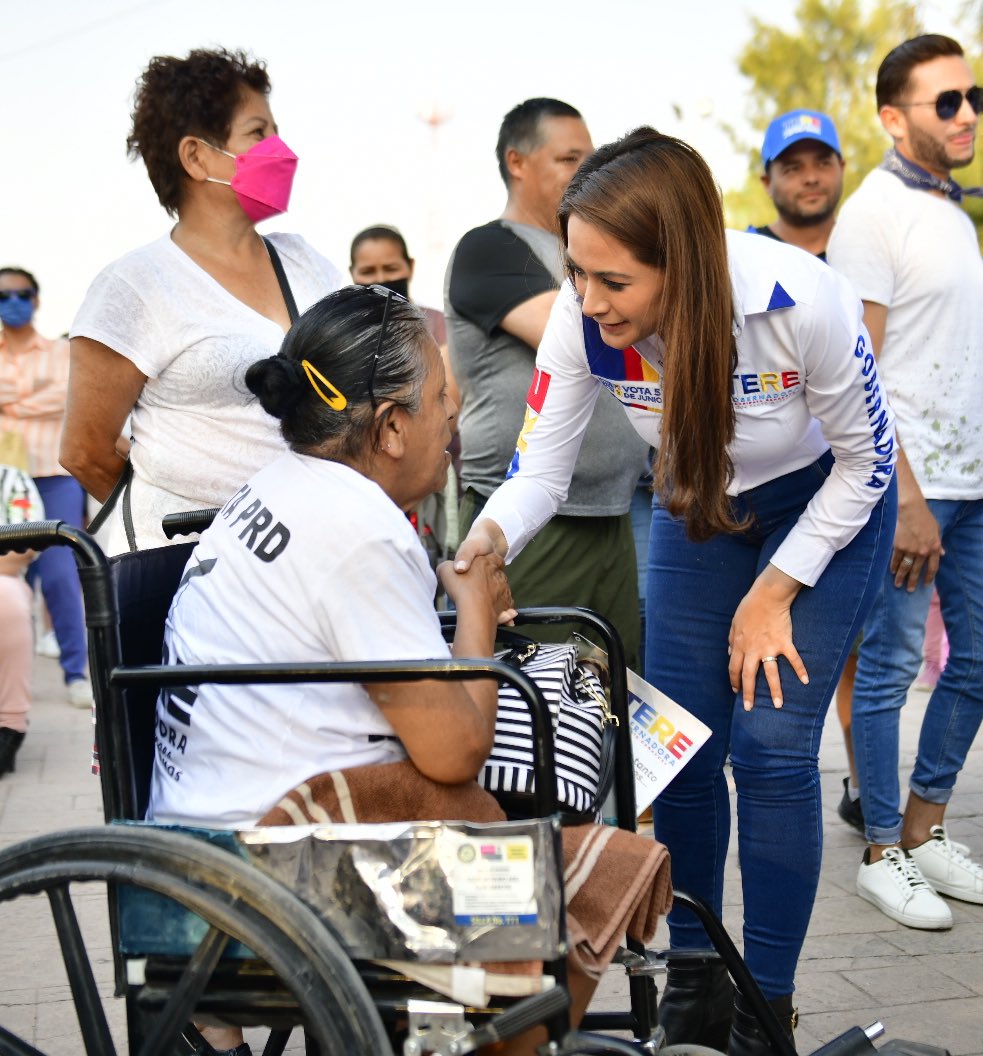 TereJimenezE's tweet photo. Terminamos el día visitando a nuestros amigos y amigas de Margaritas, me dio gusto saludarlos y poder platicar de primera mano sobre nuestras propuestas y el plan de gobierno que tenemos para que a Aguascalientes le vaya mejor. 

#TereJiménez
#TereGobernadora 
#LoQueTantoQueremos https://t.co/7hSOQXxEU1