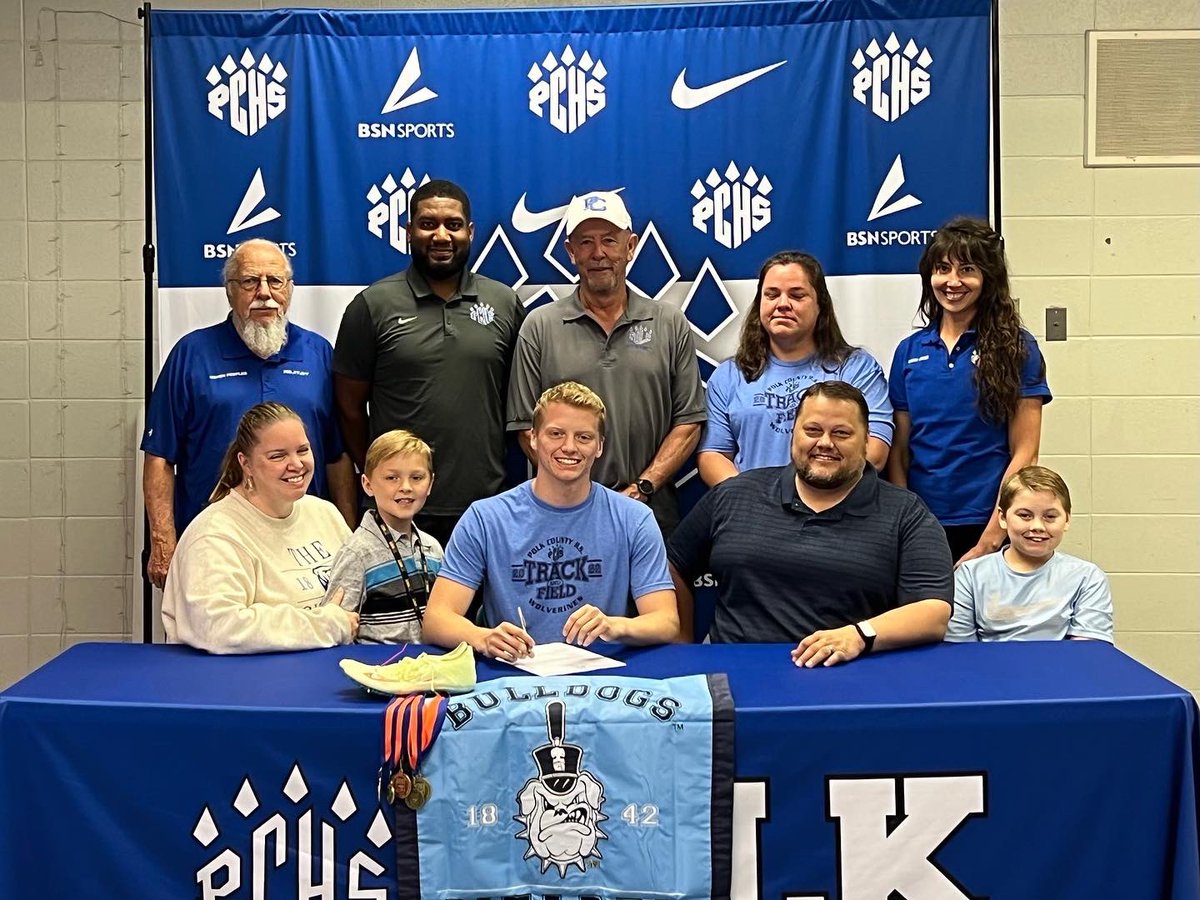 Supersave23's tweet photo. Signed with The Citadel today and couldn’t be more excited. Thank you to everyone that helped me get here, especially my parents, and coaches. @CitadelTFXC # https://t.co/brAHLLETwA