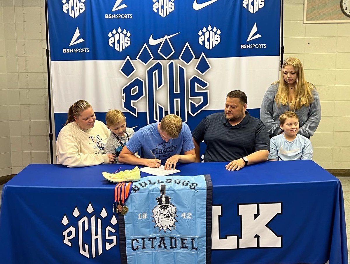 Supersave23's tweet photo. Signed with The Citadel today and couldn’t be more excited. Thank you to everyone that helped me get here, especially my parents, and coaches. @CitadelTFXC # https://t.co/brAHLLETwA