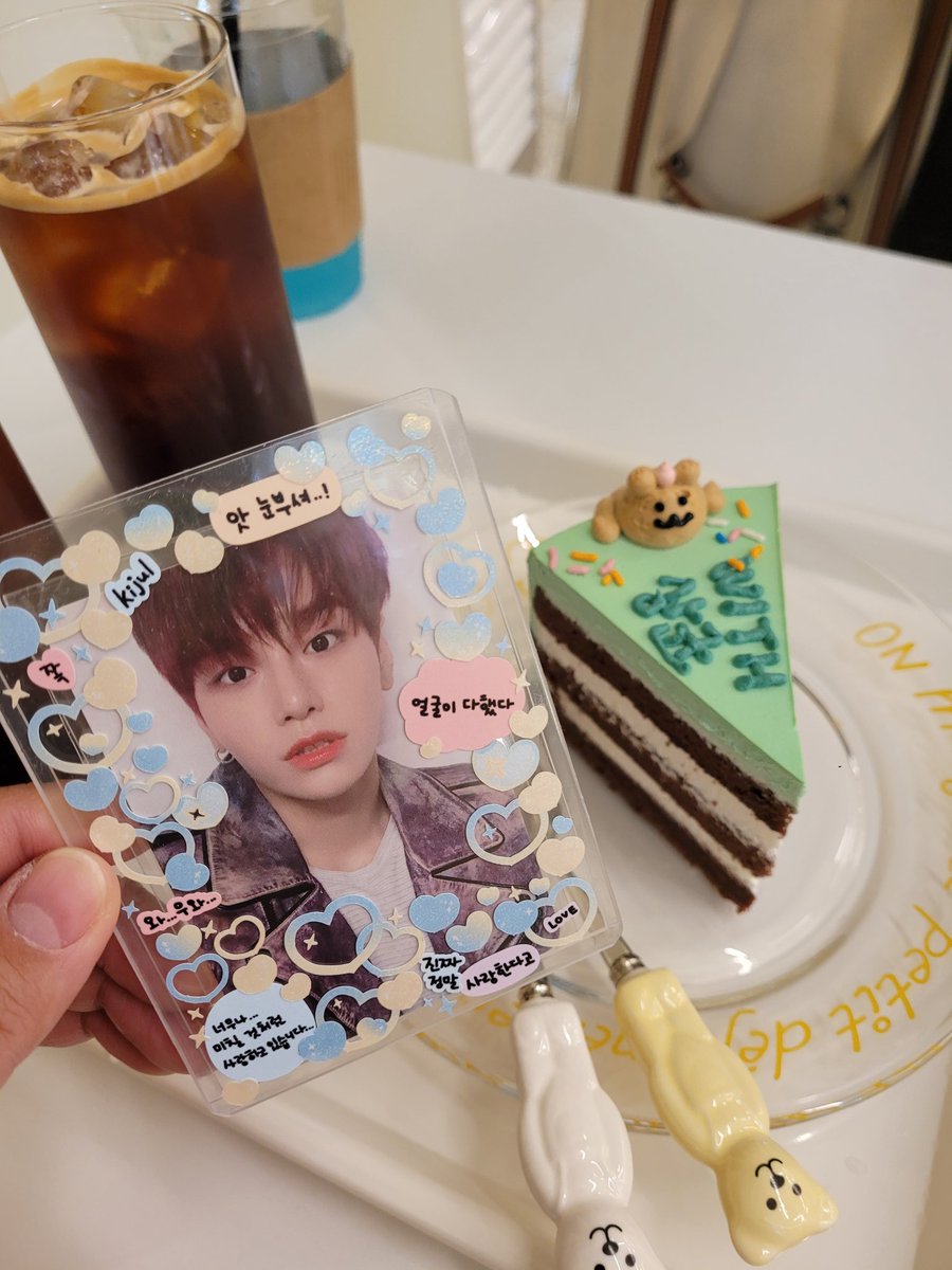Lucky_eeeee's tweet photo. #Withsanggyun_Always
#상균이와_함께라면
켄타가 좋아하는 노란색과
상균이가 가득했던 곳 💙💛
됴디케이크도 넘 귀엽고 맛있었어용🥰 https://t.co/rHspIPFOPY