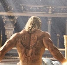 PELO AMOR DE ZEUS O THOR TEM UMA TATUAGEM DO LOKI NAS COSTAS CHEGA AGORA ISSO ME QUEBROU 😭 #ThorLoveAndThunder