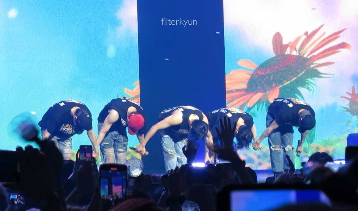 penrosestairz's tweet photo. them and only them ♡ @OfficialMonstaX
#MONSTA_X #MONSTAXinNY #MONSTAXinNYC #MONSTAXUSTOUR https://t.co/8XwSF6tPFS