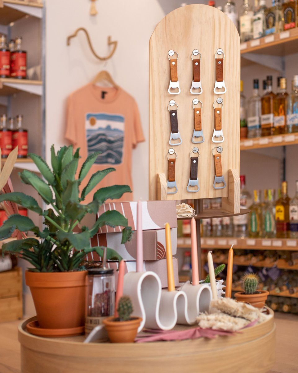 GirardCraftCork's tweet photo. Your friends just bought their first home or moving into a new apartment. Find some housewarming treasures at @GirardCraftCork. 🏠 
#MerchMondays #housewarminggifts #girardcraftandcork #localliquorstore #inwilm #winebox #9thstreetsociety #craftbeer #localbreweries https://t.co/p0ZITd8BNR