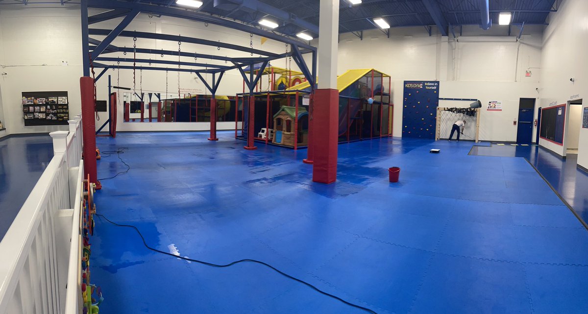 Deep cleaned, disinfected and freshly waxed floors! 🤩 It was challenging to squeeze entire gym in 2 rooms 😂 But we absolutely love our new floors!! 🪣

#wrtsoakville #cleanfreak