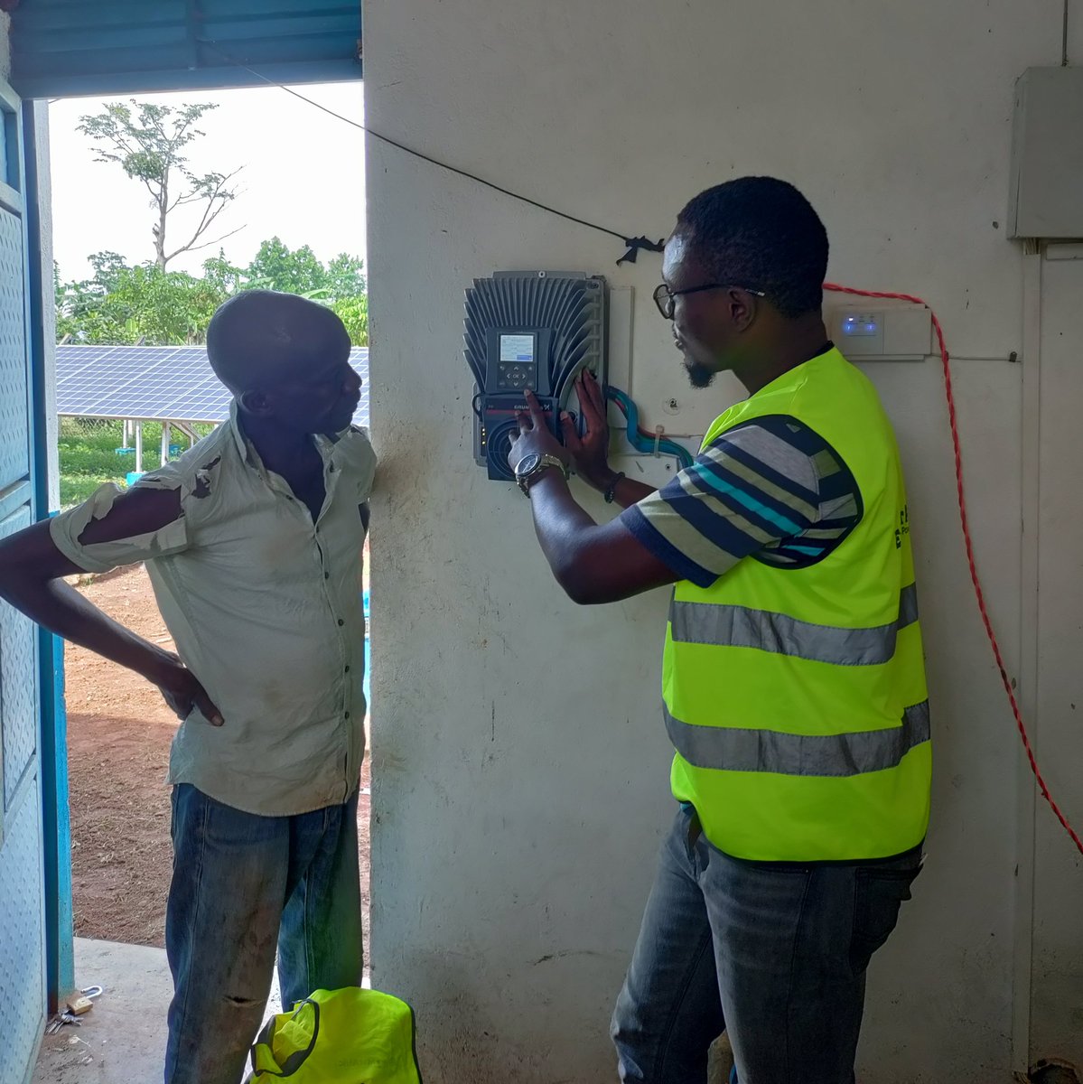 DavisOnyango7's tweet photo. Solar Water Pumping Systems is a sustainable way of providing water to a community, your home, or farm. You get an almost zero running cost solution.
I operate both in Kenya and Uganda, let's discuss your what water pumping solution for your community, home or farm. https://t.co/IU9k8yUdMl