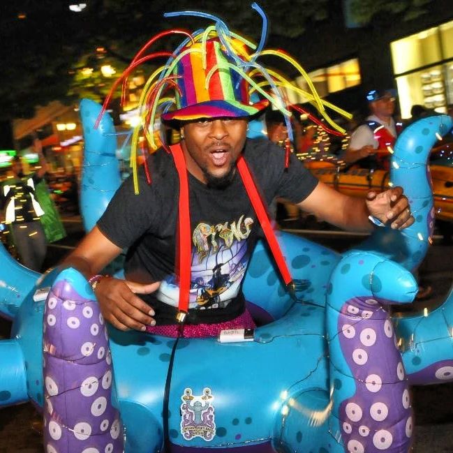 Weird Portland United (@weirdpdxunited) on Twitter photo Want to march in the <a href="/PDXRoseFestival/">Portland Rose Festival</a> Starlight Parade on 6/4?? 💡Show off your creativity and shine your bright side! WPU has a handful of spots still open so If you're interested we'd love your company! #pdx #portland ☑️docs.google.com/forms/d/e/1FAI… Want to march in the <a href="/PDXRoseFestival/">Portland Rose Festival</a> Starlight Parade on 6/4?? 💡Show off your creativity and shine your bright side! WPU has a handful of spots still open so If you're interested we'd love your company! #pdx #portland ☑️docs.google.com/forms/d/e/1FAI…