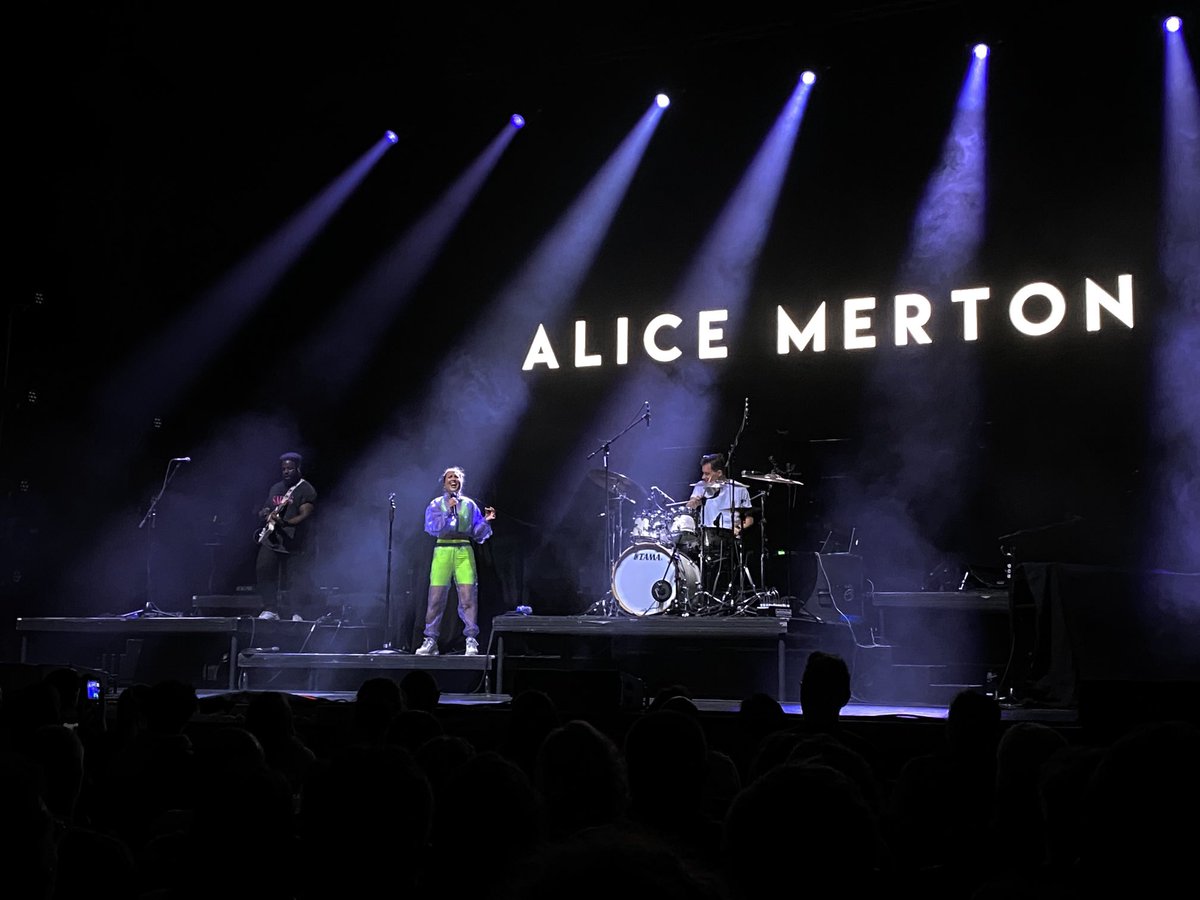 amazingrd's tweet photo. ⁦@AliceMerton⁩, we loved the new music tonight in Portland. I hope y’all enjoyed our 2 person wave. Might have to rush to Seattle after work for y’all and ⁦@bastille⁩ https://t.co/zJpc2HbFFe