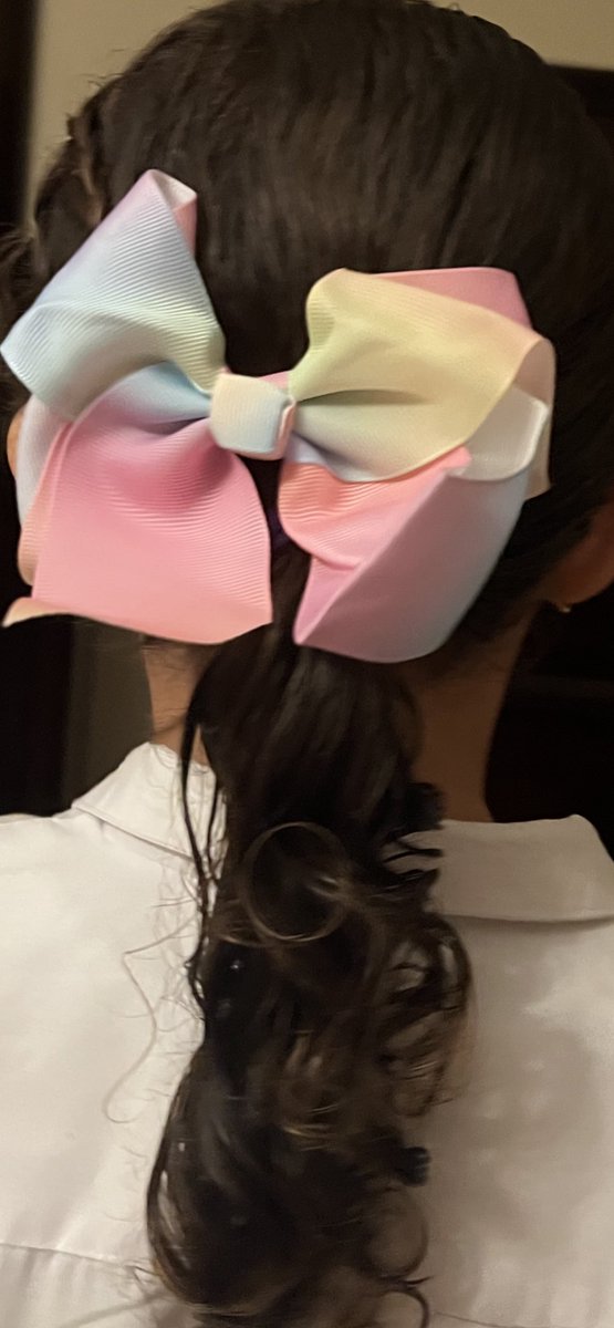 GiGi_Faiza's tweet photo. I grew up with boys so I never had a good hairdo. Lately doing Reinaβs hair is a new skill for me itβs new education and art. #Creativemoms #haircare https://t.co/YMJj6Mwtid