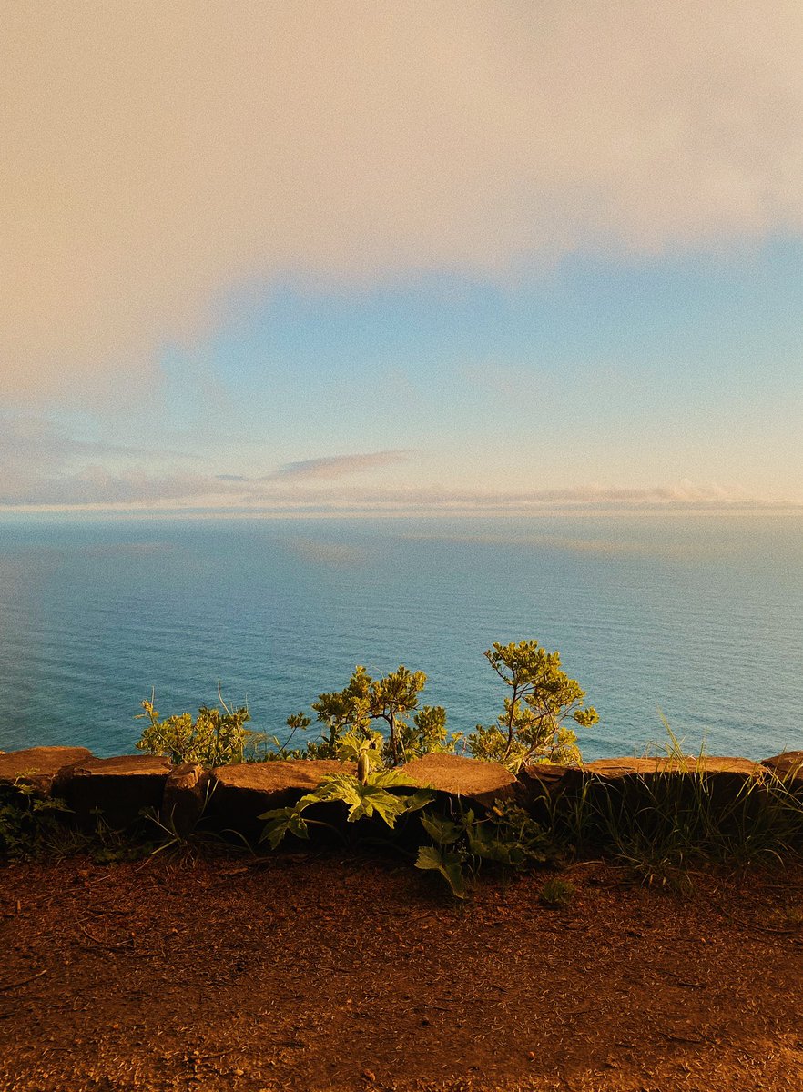 alexxhinson's tweet photo. tonight on the coast https://t.co/6A6liNTqly
