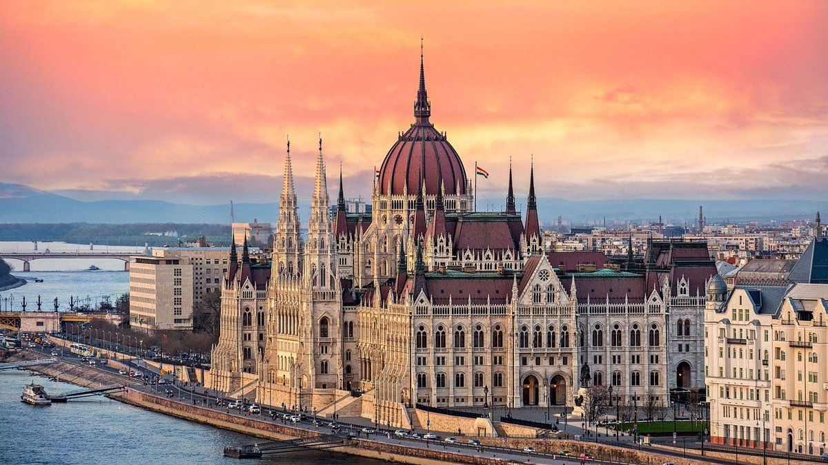 aaryawho's tweet photo. Im being drawn to Budapest every day https://t.co/q0QMT8vLKR